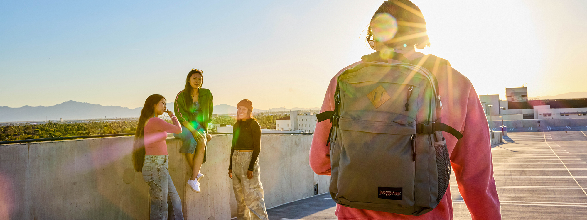 jansport backpack on people Cross Town Plus - Large Main Compartment, Side Water Bottle Pocket, 15-Inch Padded Laptop Sleeve Jansport Right Pack II Shout out to the Right Pack after decades of proving its mettle as a durable day pack JanSport's latest ads feature talentless